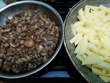 шампиньоны и картофель соломкой 